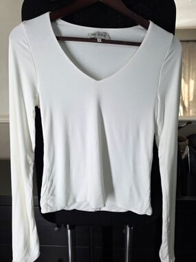 Re Ona White V-Neck Long Sleeve Tee